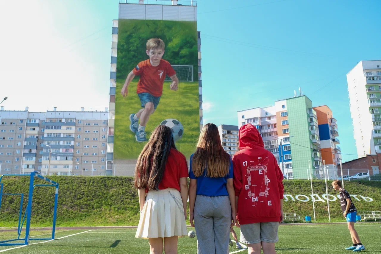 Первый мурал-арт Первых в России открыли в Красноярске