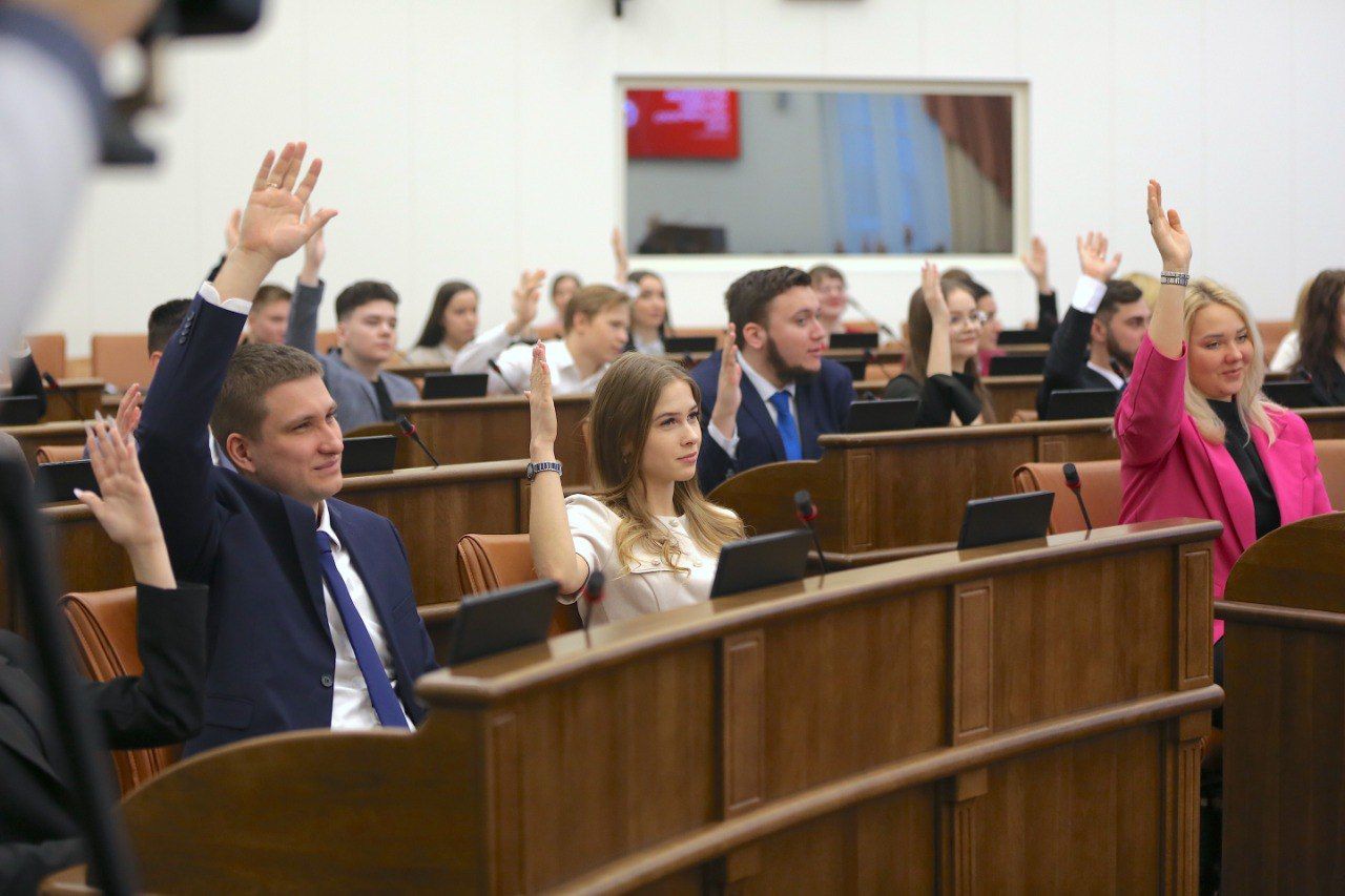 52 места для активных: в Красноярском крае стартовал конкурс в Молодёжный парламент